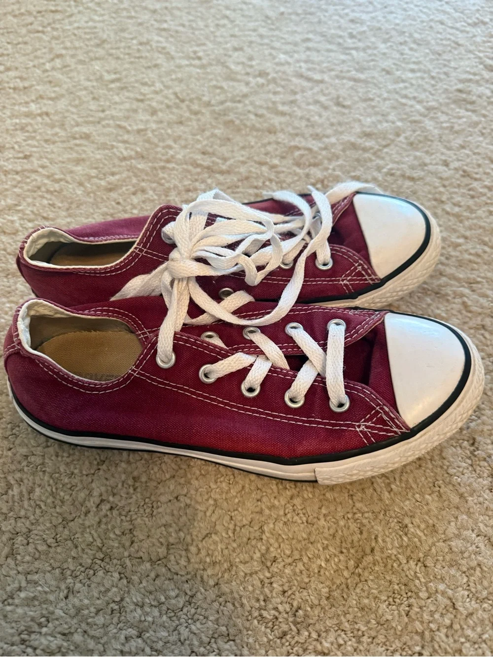 Kids Classic Low-Top Converse Sneakers - Burgundy